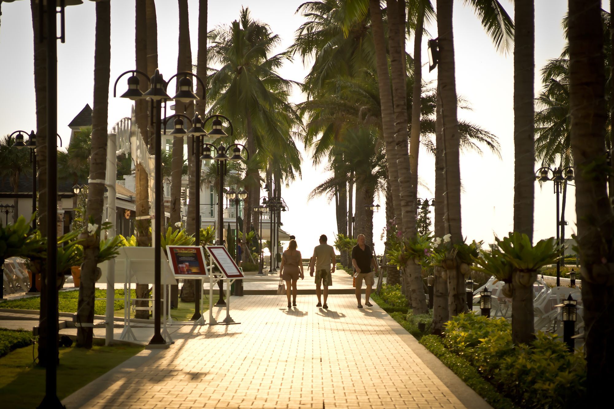 Ambassador City Jomtien Garden Wing Сатахип Екстериор снимка